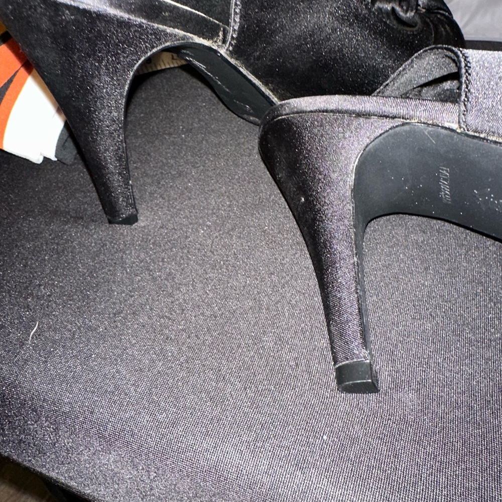 FIONI Black Heels with Bow Accent - Picture 10 of 10